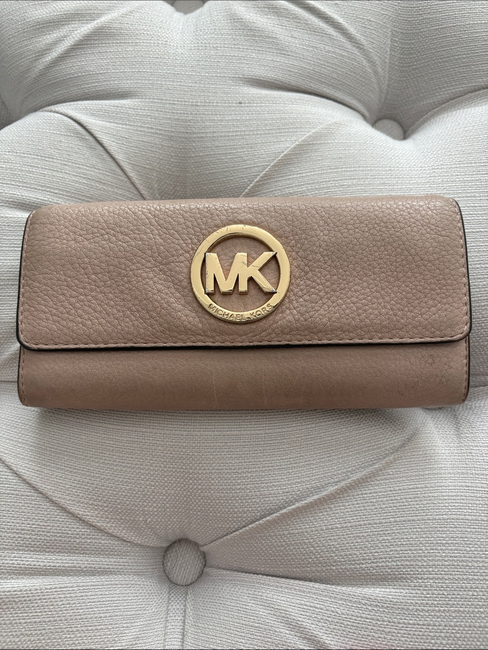 MICHAEL KORS long wallet NEEDS CLEANING
